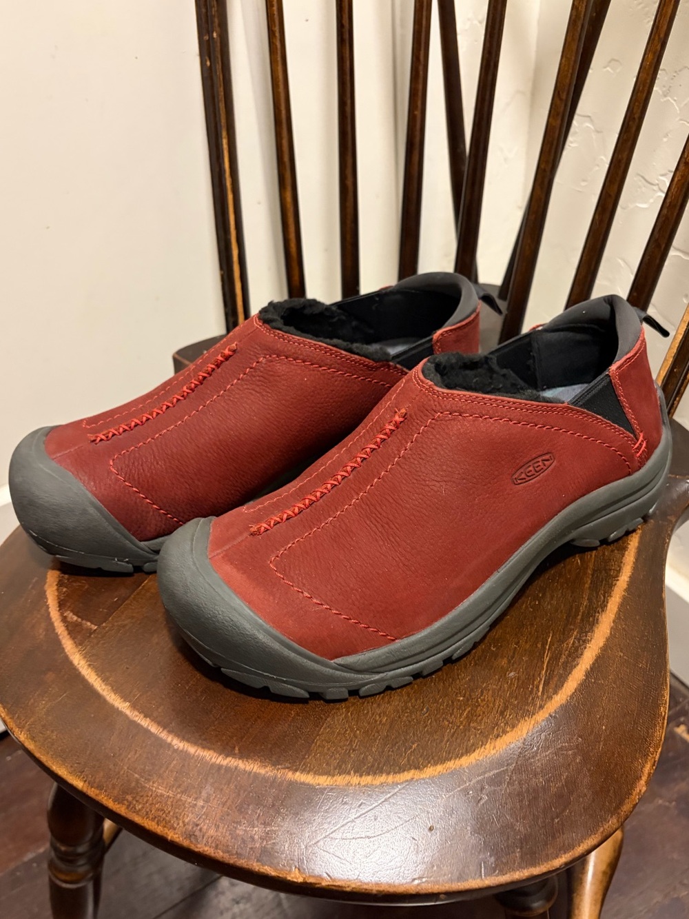 KEEN KACI LEATHER WINTER FLEECE LINED SLIP-ON SHOES BARN RED  Women’s Size 10